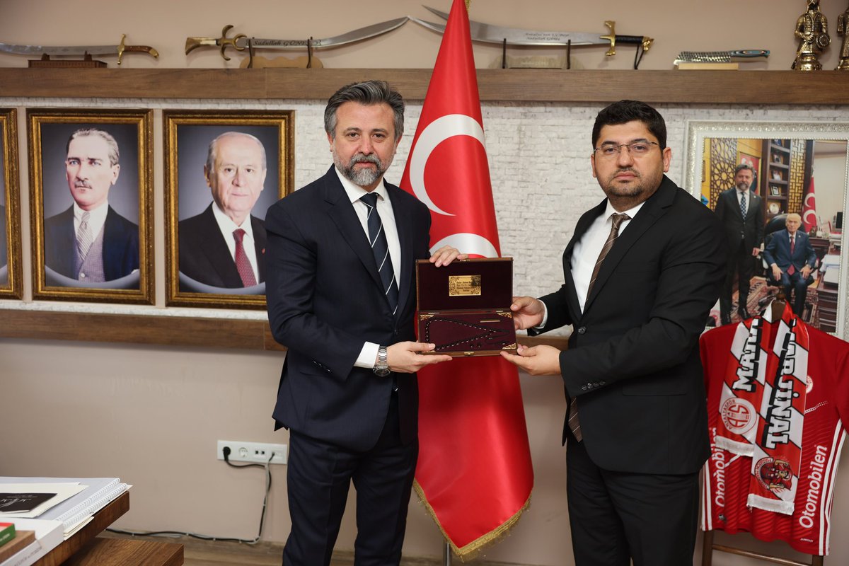 mhpantalyail's tweet photo. Milliyetçi Hareket Partisi Serik İlçe Başkanımız Ahmet Güzel Bey ve Yönetimi, İl Başkanımız Sn. Sadullah Güneş Bey’i makamında ziyaret etti.

Nazik ziyaretleri ve hediyeleri için teşekkür ederiz.

#MilliyetçiHareketPartisi #MHPAntalyaİlBaşkanlığı #MHP #Antalya #SadullahGüneş https://t.co/nRd87EiCkB