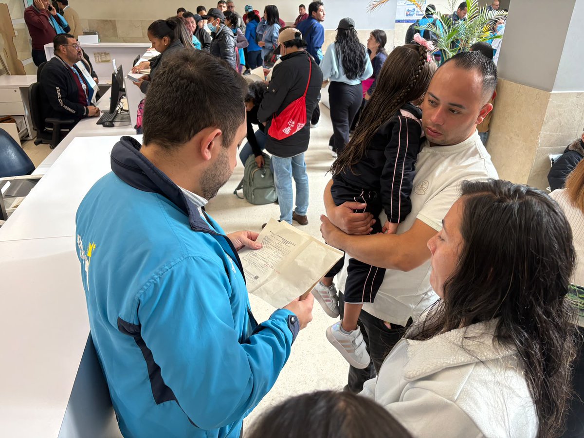 SubRedSurOcci's tweet photo. Escuchar a los usuarios, encontrar soluciones e identificar mejoras en los servicios hacen parte de los diálogos con la comunidad.   

🤝 Durante esta semana, la gerente y su equipo directivo estarán analizando los procesos asistenciales y administrativos para mejorar. https://t.co/RirF0zcV7f