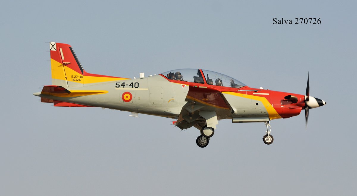 05derecha's tweet photo. Hoy también hemos tenido la oportunidad de ver los dos #PilatusPC21 "Yelmos" del #Claex en la #BASanJavier #AcademiaGeneraldelAire. @EjercitoAire. @SpottersMurcia https://t.co/zTkChcCaeu