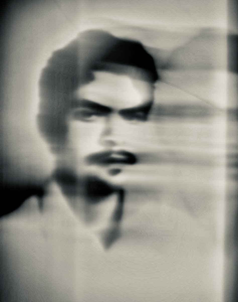 Rufuscado's tweet photo. Autorretrato https://t.co/r4wiRpRMU3
