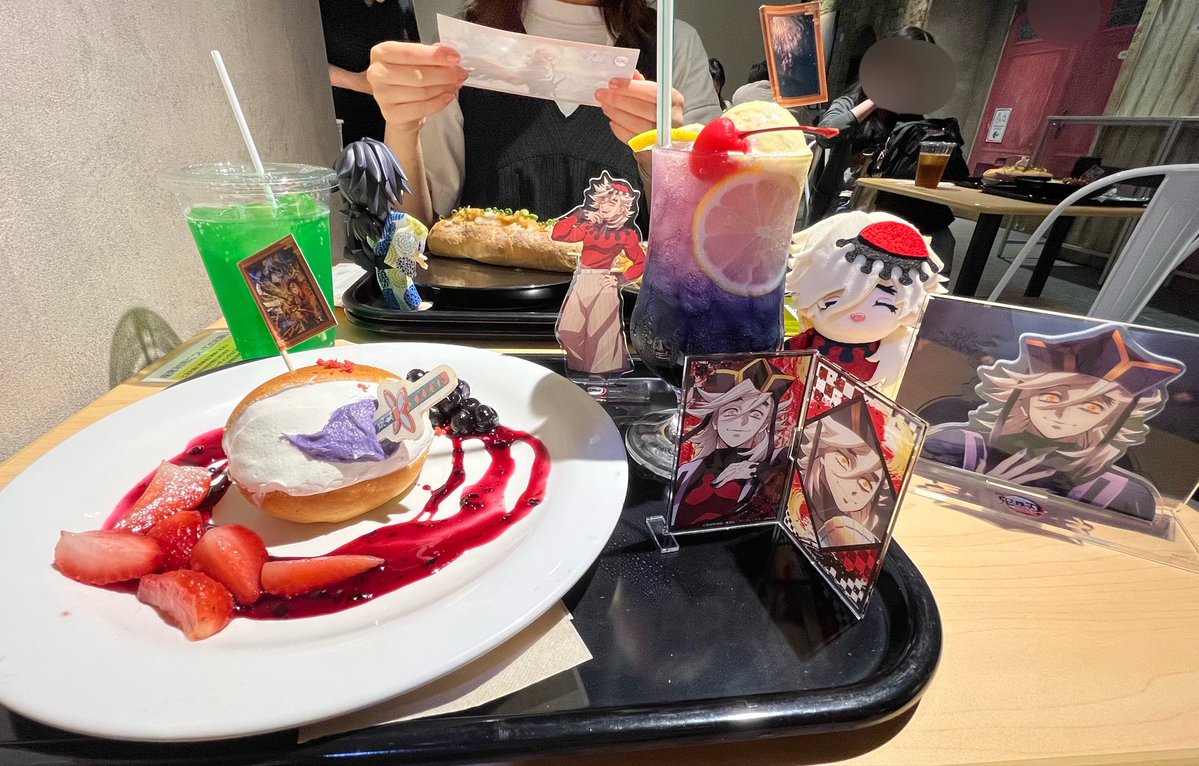 chocola_mint7's tweet photo. 7/26の追憶なおちゃんと💙❤️柱ワッフル1時間前に販売終了したとの事で😭
マリトッツォと狛恋の🎆クリームソーダ✨
どっちも美味しかった🥰特にソーダは色も綺麗でお代わり欲しかった🤣足りない…
旗は狛治寄りでした❄️☺️
🍃最推しの、鬼は童磨という人なので…らこの垢は鬼が出るぞ(۳˚Д˚)۳ https://t.co/6eU0Wt3IlN