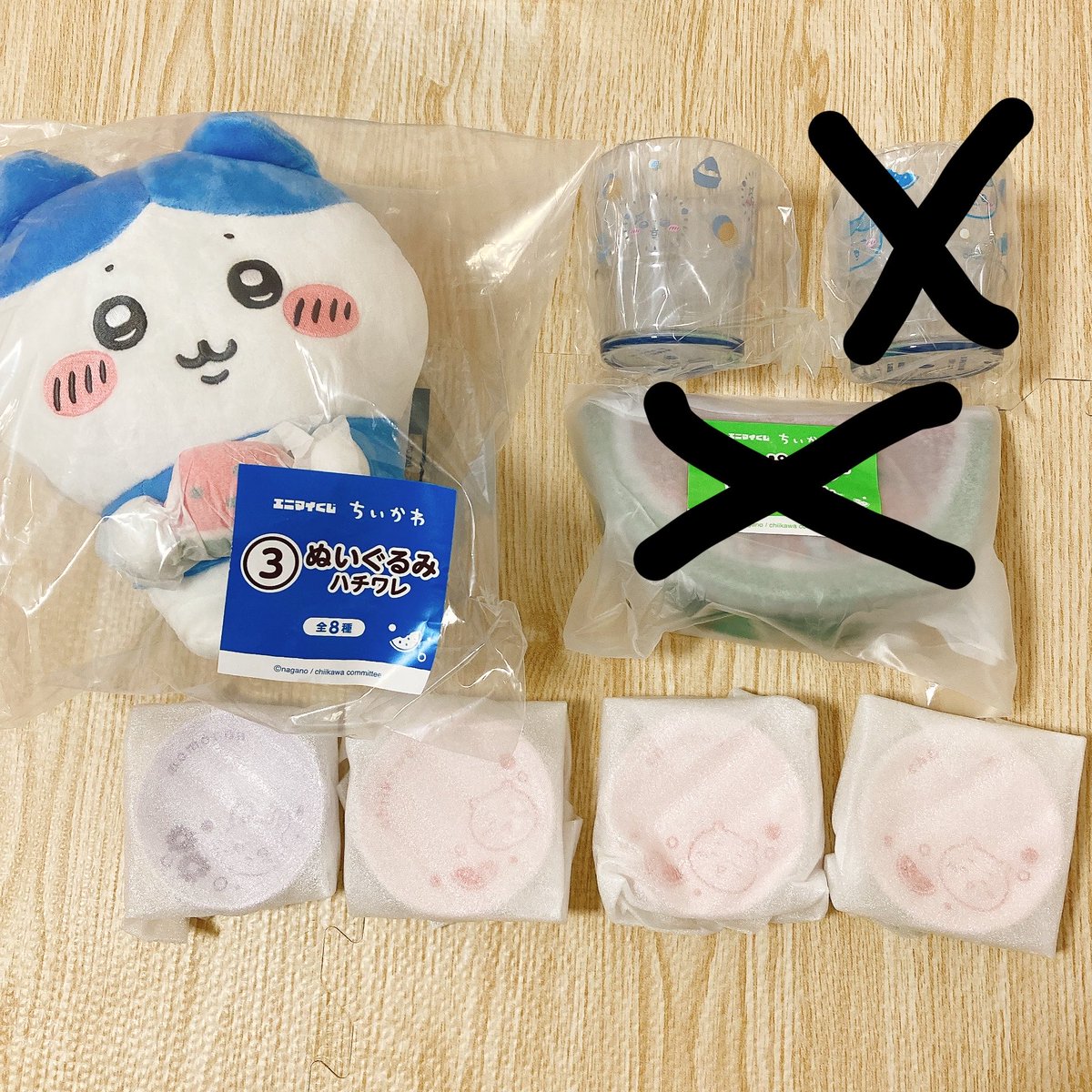 ponnu_000's tweet photo. エニマイくじ ちいかわ 交換

【譲】画像の物
・ぬいぐるみ ハチワレ
・レトロコップ ラッコ
・豆皿 モモンガ×1 ちいかわ×3

【求】
レトロコップうさぎ＞ポーチうさぎ/ラッコ

複数:1の交換も検討します
お気軽にお声掛けください😊 https://t.co/uUVpqpdxA6