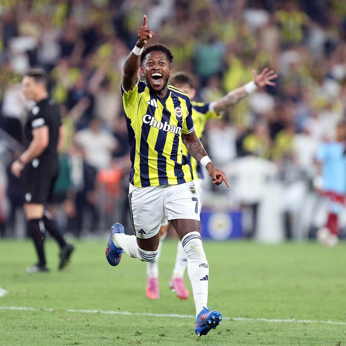 feneristransfer's tweet photo. 🚨 FENERBAHÇE’DE FRED İÇİN KRİTİK GELİŞME!

🇧🇷 Atletico Mineiro, Fred’i bonservis bedeli ödemeden kadrosuna katmak istiyor!

💥 Fred’in menajerinin, sözleşme feshi görüşmeleri için Türkiye’de olduğu öne sürüldü.

👀 Brezilya ekibinin Fred ısrarı sürerken, transferde gözler Fenerbahçe ile yapılacak görüşmelere çevrildi.

📰 Kaynak: Habertürk

#Fenerbahçe #Fred #AtleticoMineiro #Transfer