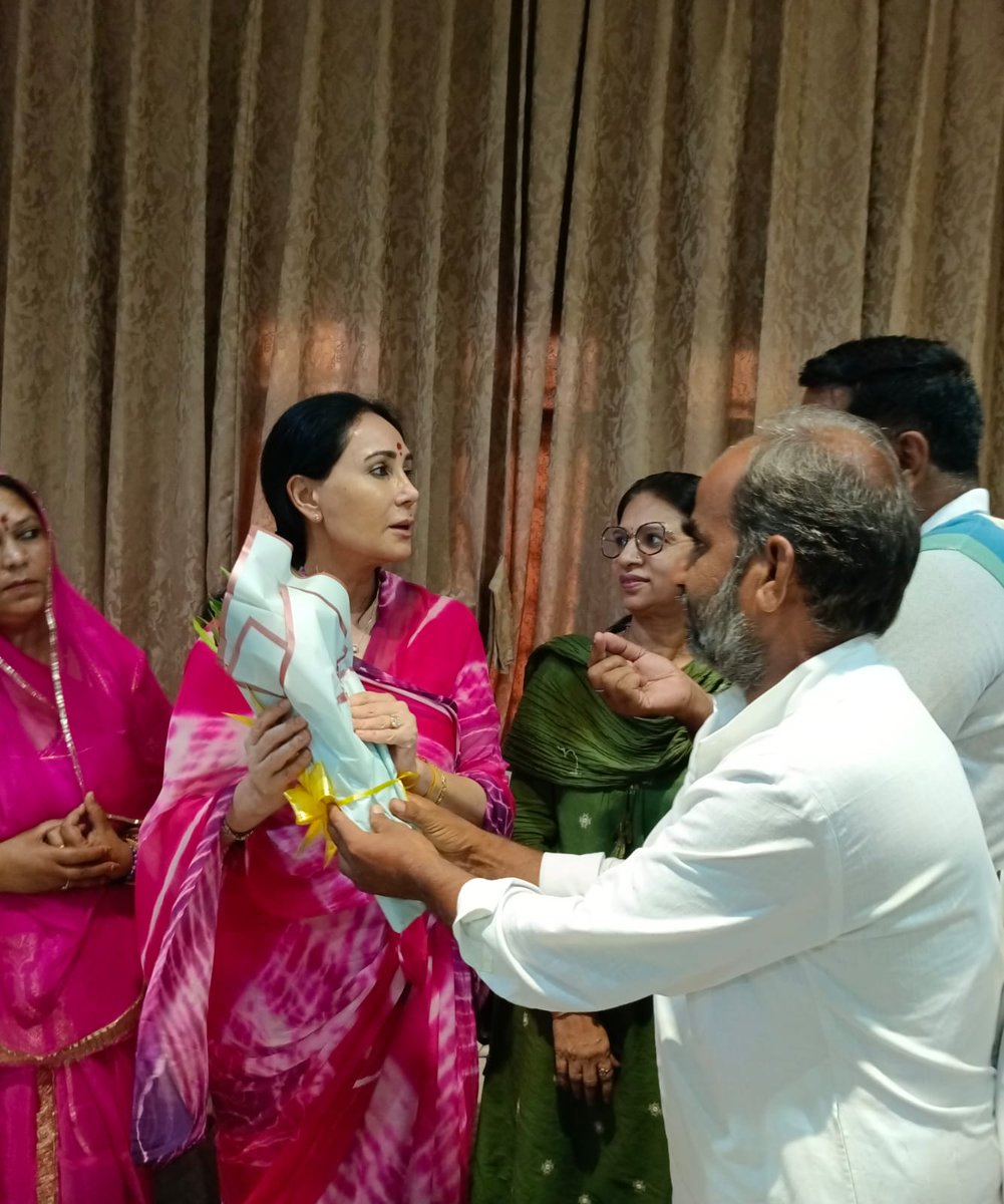 KaluramMegwal's tweet photo. माननीय उपमुख्यमंत्री राजस्थान सरकार दिया कुमारी जी का आज सोजत आगमन पर हार्दिक स्वागत अभिनंदन करने का सौभाग्य प्राप्त हुआ।
@KumariDiya जी
@BJP4Rajasthan https://t.co/J2dBH2xgVL