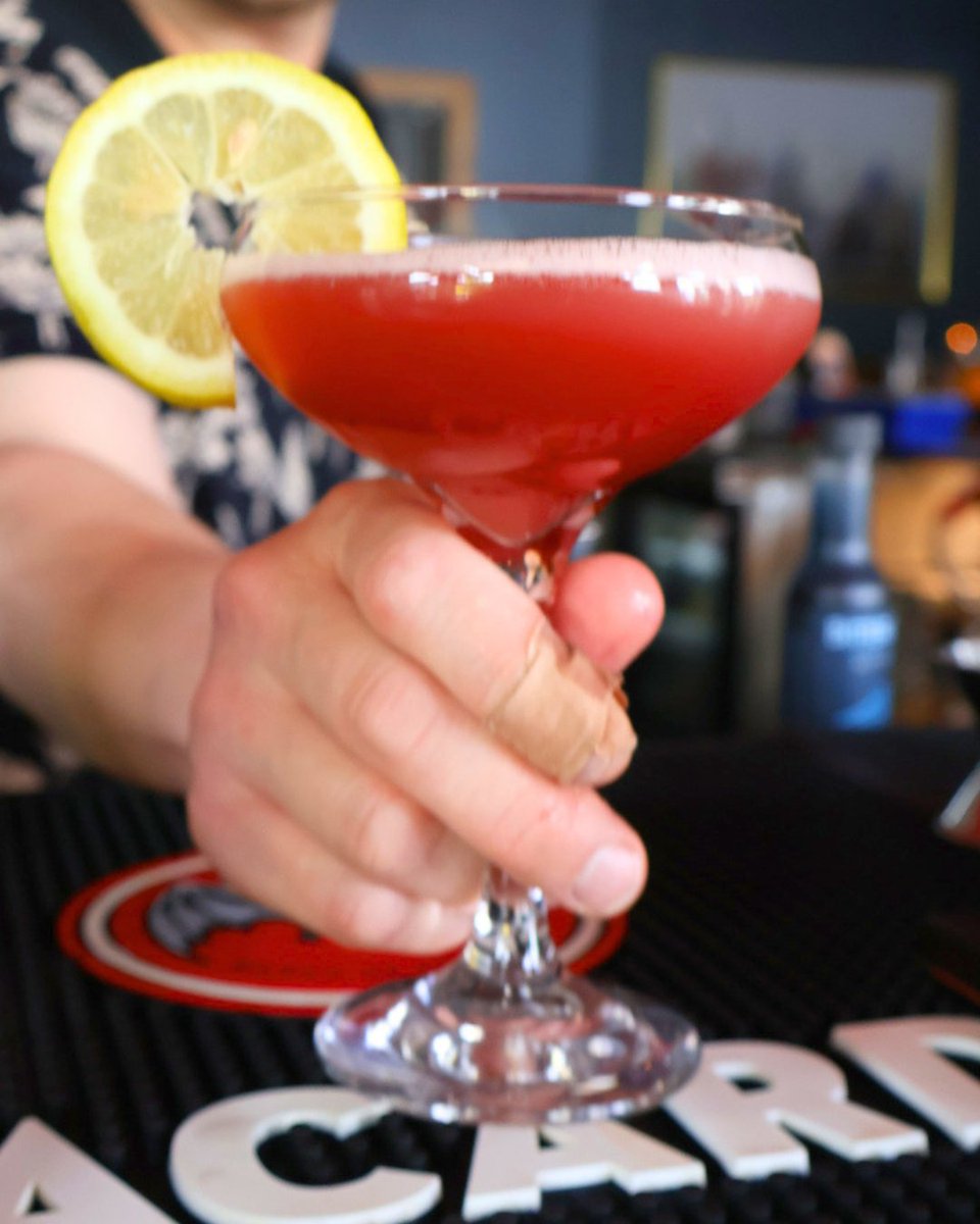 pilarcincinnati's tweet photo. Skip the Monday blues. Grab a daiquiri instead! 🍹

happy hour | 3pm-7pm
Half-price drafts, wells &amp; 6oz wines

🍹 Half-price Daiquiris
7pm-close https://t.co/rekCY0WDx0