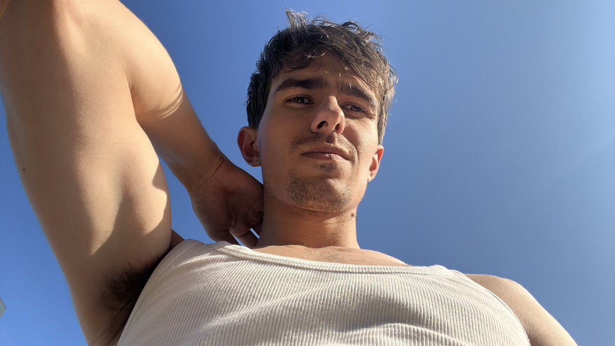 maximileonium's tweet photo. worked out my biceps so hard someone finna be in my pit https://t.co/SPfrJYdYIW