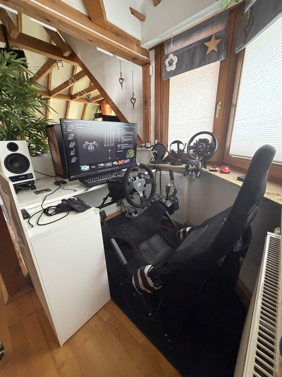 fanatec's tweet photo. Big congrats to ev1lth1ngs on Discord! 🔥🔥 Taking the win in our share your setup competition for the best limited space sim racing setup!

A brand new themed share your setup competition starts on our Discord today! Join via the link below.

🎮 https://t.co/1JN6FkwFEv https://t.co/wxQb4HYGw4