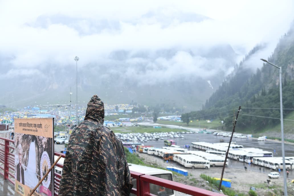 crpfindia's tweet photo. Round the clock, through harsh weather, CRPF personnel and other SFs are securing roads, laterals, and high ridges to ensure a safe journey for Shri #AmarnathYatra pilgrims.

#NationFirst
#Vandematram150 
#MissionNaxalMuktBharat2026
#ShriAmarnathYatra2026 
@gpsinghips
@crpf_j
@crpf_srinagar
@KOSCRPF
@jammusector