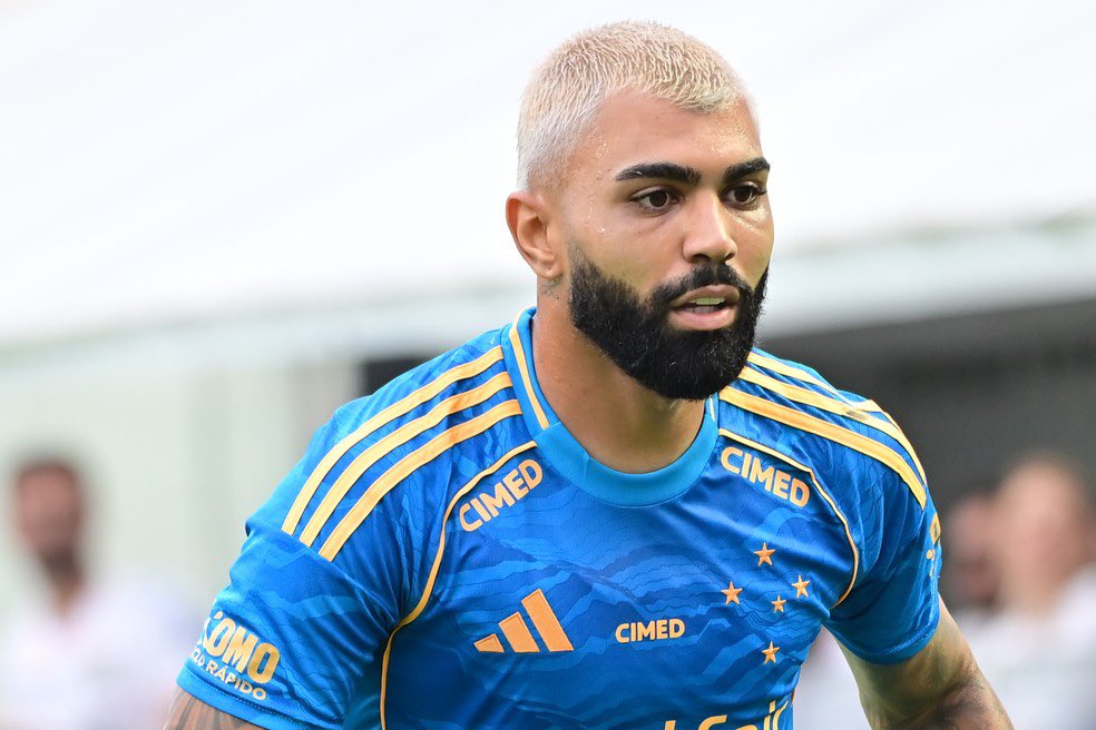 CruzeroColecoes's tweet photo. Gabigol, neste ano, brigaria diretamente pela titularidade, coisa que não teve a oportunidade de fazer no ano passado devido à grande fase do KJ. Enquanto isso, estamos sofrendo com Bruno R., Marquinhos, Chico e Wanderson. https://t.co/81fkhrNg4d