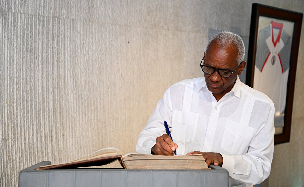 mupanah's tweet photo. Le Musée du Panthéon National Haïtien (MUPANAH), a eu l’honneur d'accueillir, le vendredi 24 juillet 2026, l'ancien Conseiller-Président, M. Edgar Leblanc Fils, à l'occasion d'une visite de courtoisie.

https://t.co/MkZR6Pmy3M https://t.co/DH1BVVid3n