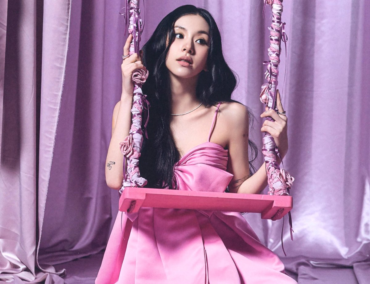 njmsjmdct2's tweet photo. [SCAN] TWICE <THIS IS FOR> WORLD TOUR IN INCHEON
DVD Photobook, MD/VCR/D-Day behind the scenes

Chaeyoung
(page 118, 127, 129, 136)

#TWICE #트와이스 #THISISOFOR 
#TWICE_THISISFOR_WORLD_TOUR 
#채영 #チェヨン #彩瑛 #CHAEYOUNG https://t.co/8zVSkJJrQ8