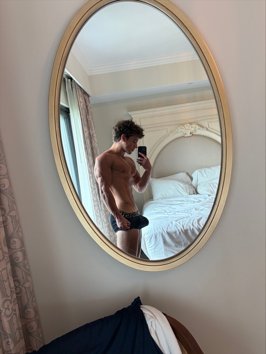 J0ckbr0lifts's tweet photo. You wish you could be half the man I am😂💪 https://t.co/zegRKBSTFm