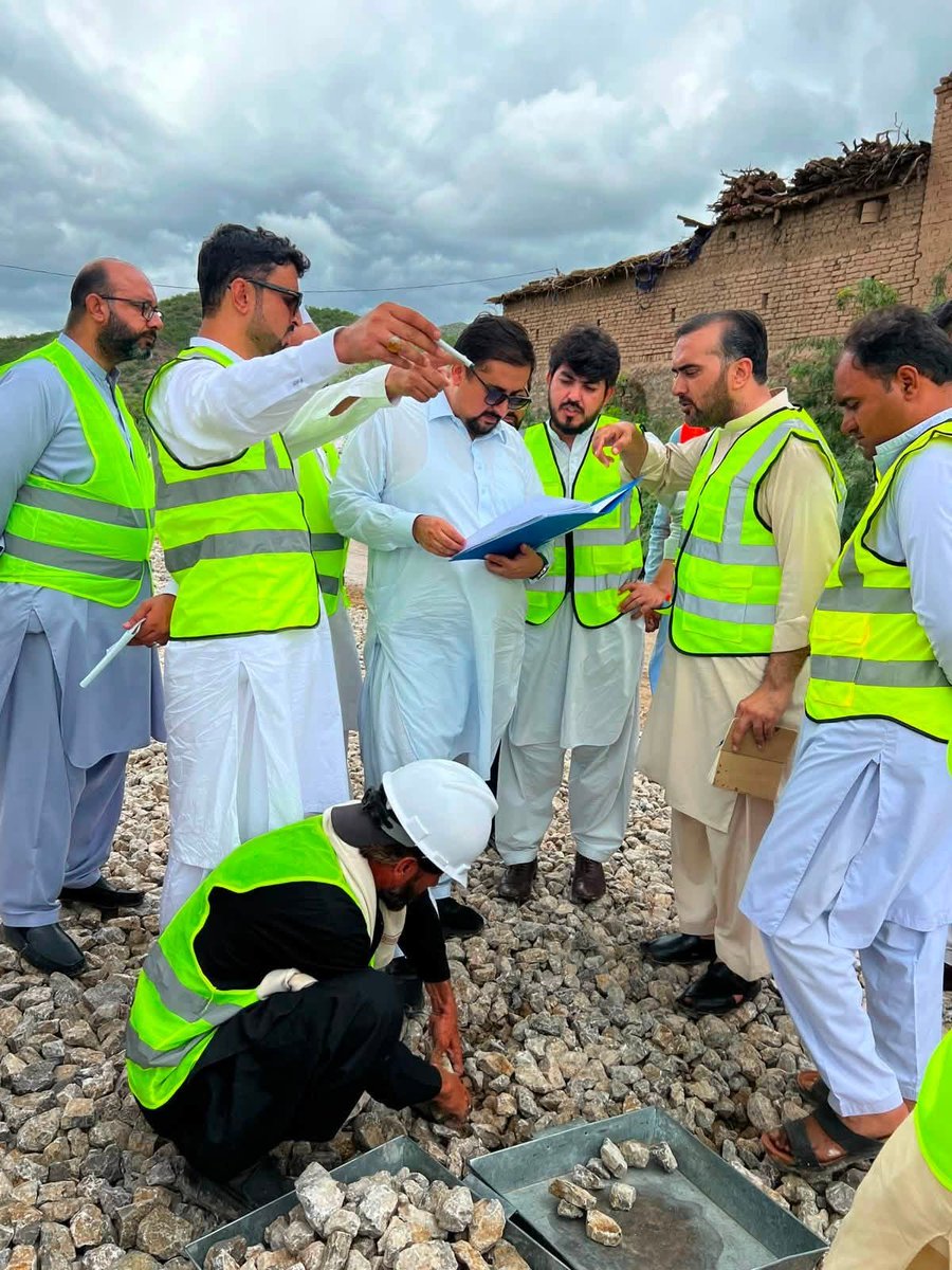 YarMKNiazi's tweet photo. Work is progressing steadily on the Thall–Parachinar Road in District Kurram, a vital infrastructure project that will enhance connectivity, improve mobility, and unlock new opportunities for local communities.
#KPDevelopment #Infrastructure #Kurram #KPUpdates https://t.co/W09KhdxZFS