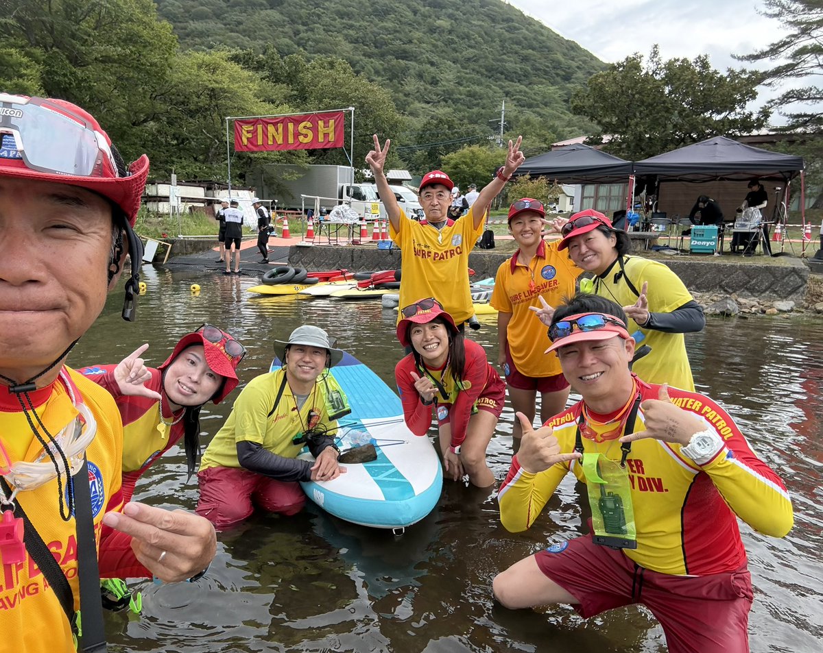 tabo0719's tweet photo. お誘い頂きまして🙂
榛名湖リゾートトライアスロンのガード業務に参加させて頂きました*\(^o^)/*
ほぼ全員初めてお会いする方でしたので初めは緊張しましたが、終わって見れば頗る楽しい一日となりました。
また誘ってください🤩

会場ではマイマイさんと田中���長にもお会いする事が出来ました！ https://t.co/GVbYAhAS7Z