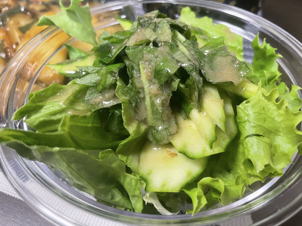 Usagi5Maybe's tweet photo. こんばんは！
めちゃくちゃお久しぶりです💦
今日は白茄子で麻婆茄子を作りました‼️
お味噌汁はしじみ🐚のお味噌汁です！

最近は暑くて何も食べる気になりませんが、お味噌汁はいくらでも飲めます( ＾∀＾)✌︎

皆さんもお身体にお気をつけて！
#おうちごはん https://t.co/4a8rx2IWIK