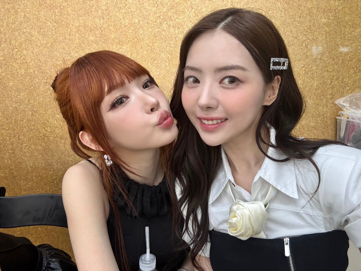 ioiuaena's tweet photo. —🍦260727 #아이오아이 #IOI

nayoung plus chat update with chungha, yoojung, and sejeong 🦌💬

“unnie has arrived”

#LimNayoung #Chungha #ChoiYoojung #KimSejeong https://t.co/hoFKZbmKFO