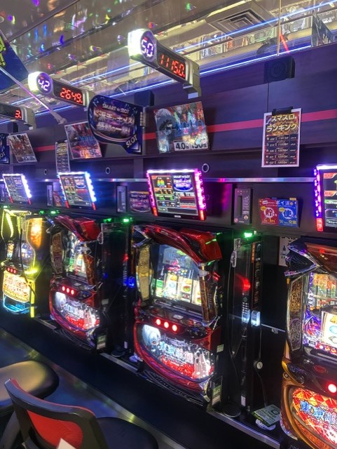 Sun_Tomishiro's tweet photo. Let's enjoy トミシロ 遊技結果を一部ご紹介📷☆★☆★☆★☆★☆★ 
20円スロット 
＃東京喰種　11,150枚 
＃化物語　9,422枚 
＃北斗の拳　転生の章2　7,276枚
＃沖ドキゴールド　5,647枚
 !!写真に載ってない台も好評稼働中!! ☆★☆★☆★☆★☆★ https://t.co/1auakfDY48