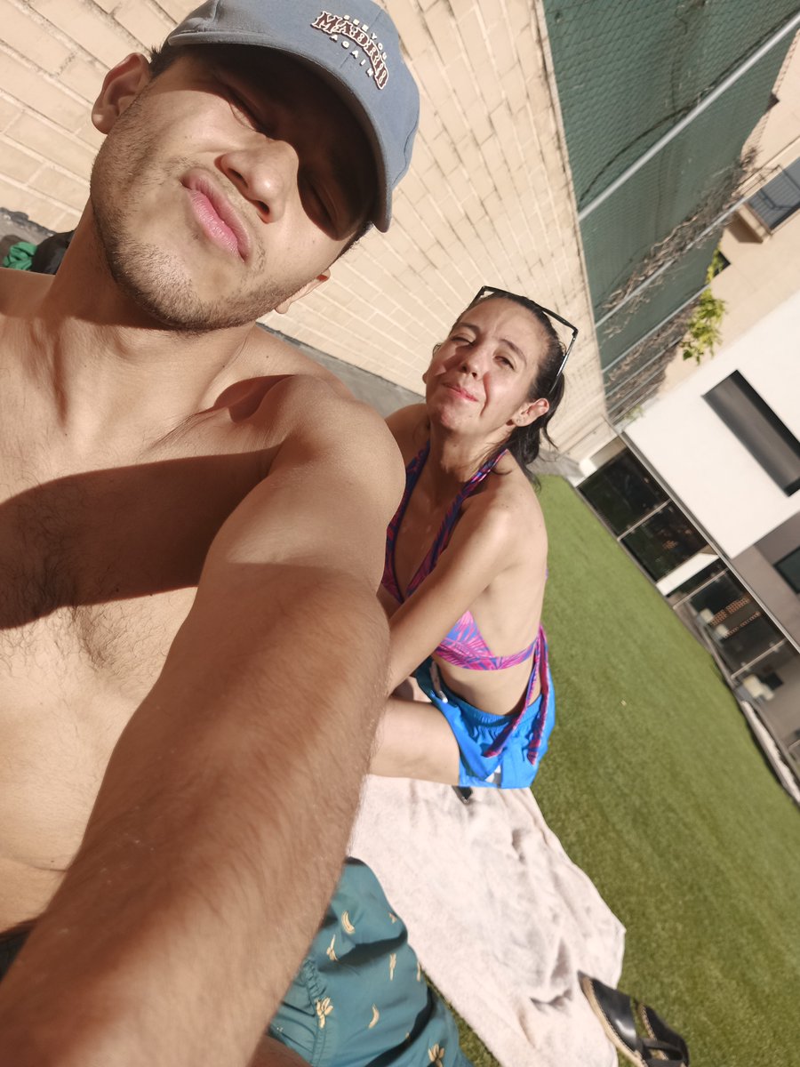 CuasiAngel's tweet photo. Pool day con mi chikita ✨🤌🏼 https://t.co/N5OtUOsiAm