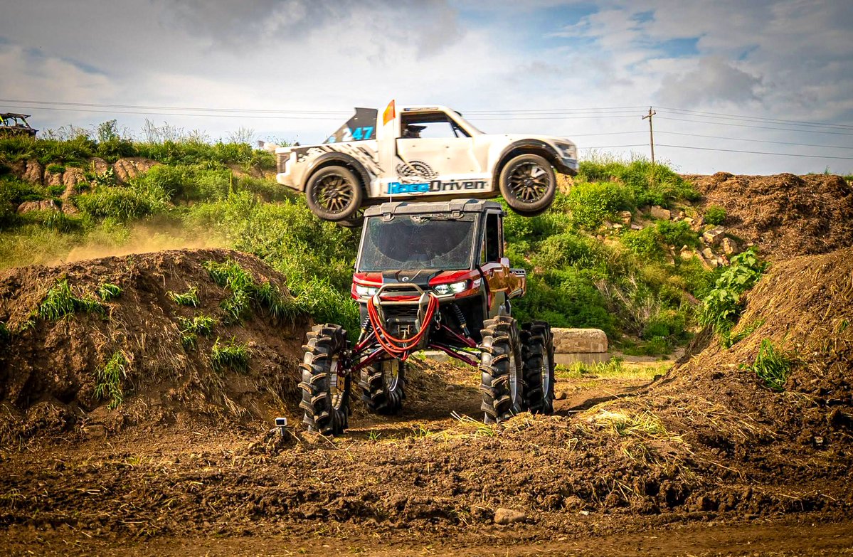 superatvtweet's tweet photo. @kyleccullen shows up and shows out at
@badlandsoffroadparkin in Attica Indiana with the
massive @CanAm #Defender on a #SuperATV
BJD 6-inch suspension lift with #RhinoAxles, 8-inch
Dual Idler GDP portal gear lift, and 50-inch
#AssassinatorTires! 💪⚙️ https://t.co/3ygtMks47U