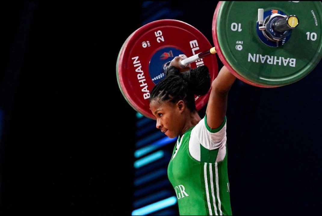 NigeriaStories's tweet photo. Stand up for the champion 🎊🎉🥇

Onome Didih has won Nigeria’s fifth Commonwealth Games gold after setting three records in the women’s 53kg weightlifting event. https://t.co/UGUvThcQ7A