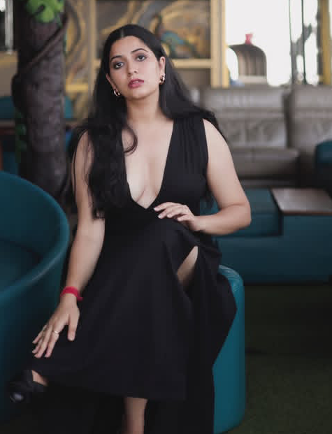 Brahminslut's tweet photo. Whenever my M colleague @Paaki_darindaa 💚feels bored as a sanskari H cow slut it is my duty to make him entertained so I come to his office room and close the doors and sit on chair .By seeing my clothes and H cow body🧡 tell me what happened next . Comment below⬇️(Only muslims) https://t.co/1eC7DzyMzz