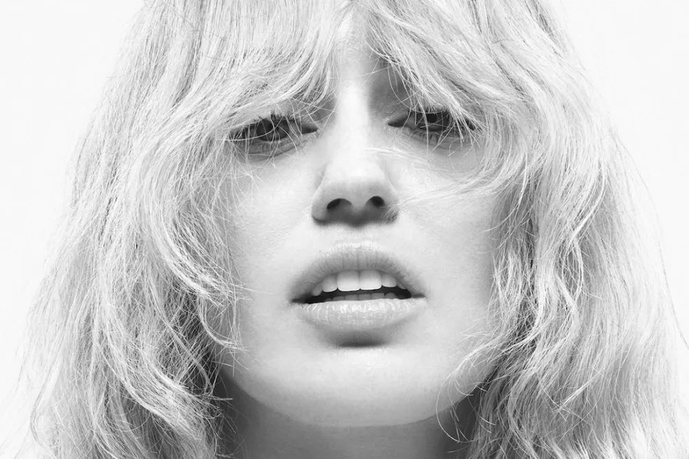 PopBase's tweet photo. Miley Cyrus reveals she wants to return to acting and begin directing film projects.

(https://t.co/n8lQl0Bbt3) https://t.co/RapMEnlEgK