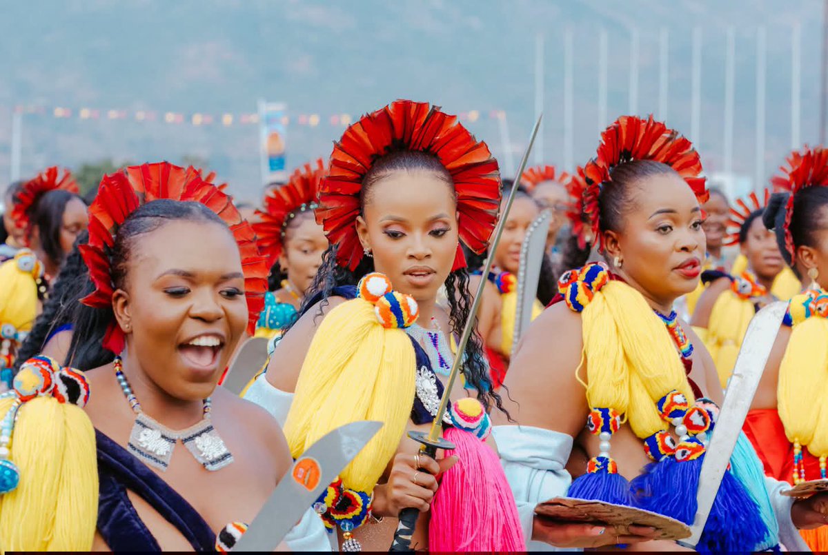 umhlangaswz's tweet photo. WILL YOU BE THERE...?!! 😃
The countdown to Umhlanga 2026 continues...! 🥳💥🎉
#ReedDance #eswatini #imbali #libutfo #tintfombi #kuhlekwetfu #proudlyswati https://t.co/vxsHBCl8Un