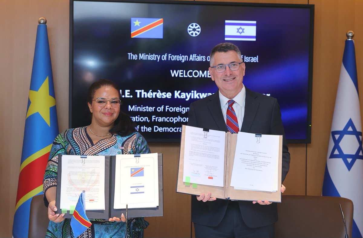 RDC_Minafet's tweet photo. 🇨🇩🇮🇱 | Ce lundi 27 juillet 2026, à Jérusalem, dans le cadre de sa visite officielle dans l’État d’Israël, S.E. Mme Thérèse Kayikwamba Wagner (@RDCongoMAE), Ministre d’État, Ministre des Affaires étrangères, s’est entretenue avec S.E. M. Gideon Sa’ar (@gidonsaar), Ministre des Affaires étrangères de l’État d’Israël.

Les deux Ministres ont réaffirmé leur volonté de renforcer le partenariat entre la République démocratique du Congo et l’État d’Israël à travers le développement de la coopération bilatérale, ainsi que par une concertation accrue au sein des instances multilatérales sur les questions d’intérêt commun.

Cette rencontre a été marquée par la signature de deux instruments de coopération : un Mémorandum d’entente relatif aux consultations politiques et diplomatiques et un Mémorandum d’entente sur la coopération entre les Académies diplomatiques des deux pays.

Les échanges ont également porté sur les développements sécuritaires dans l’Est de la République démocratique du Congo et au Moyen-Orient. La Ministre d’État a présenté la situation dans l’Est de la RDC et plaidé en faveur d’un soutien aux efforts de paix, dans le respect de la souveraineté et de l’intégrité territoriale de la RDC.

Cette visite traduit la volonté commune de porter les relations bilatérales à un niveau supérieur, conformément à la vision de S.E. le Président de la République, Félix-Antoine Tshisekedi Tshilombo.

@Presidence_RDC 
@PrimatureRDC 
@Com_mediasRDC
