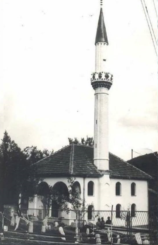 Hamza16611661's tweet photo. Hacı Beyzade Camii-Banya Luka/Banja Luka-Bosna Hersek. Camii, 1528 yılında inşa edilmiştir. Günümüze kadar birkaç kez yıkılan ve yeniden inşa edilen Camii, en son 92-95 yıllarında meydana gelen savaş sırasında hedef alınarak yıkılmış ve yeniden inşa edilerek ibadete açılmıştır. https://t.co/RfTyAwVCMe