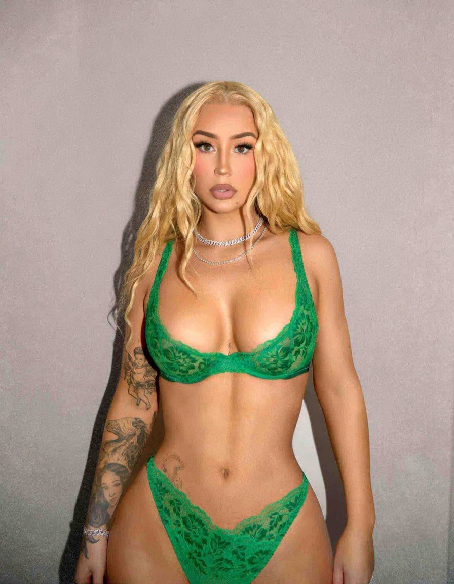 HELENABLACKED's tweet photo. Iggy Blacked
34 year old PAWG
Daughter of Brandi 
Twerk Queen milf 
Loves anyone who will worship her fat ass https://t.co/A4pNmaQRfu