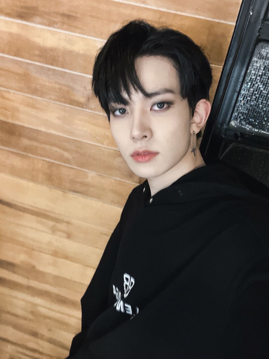 hsngpilled's tweet photo. HEESEUNG PLEASE PLAGIARIZE YOURSELF IN AUGUST https://t.co/9wcgBrrFzU