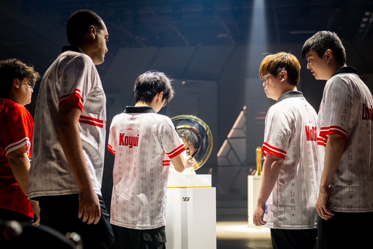 VisionEsportggs's tweet photo. لحظات للتاريخ... من رفع الكأس، لتثبيت أسمنا في التوتم، لدرع الMVP 🦊

فخرنا بأبطالنا ماله حدود وبإذن الله هذي بداية لكل ما هو أعظم 🧡 https://t.co/LzxIUVGb0K