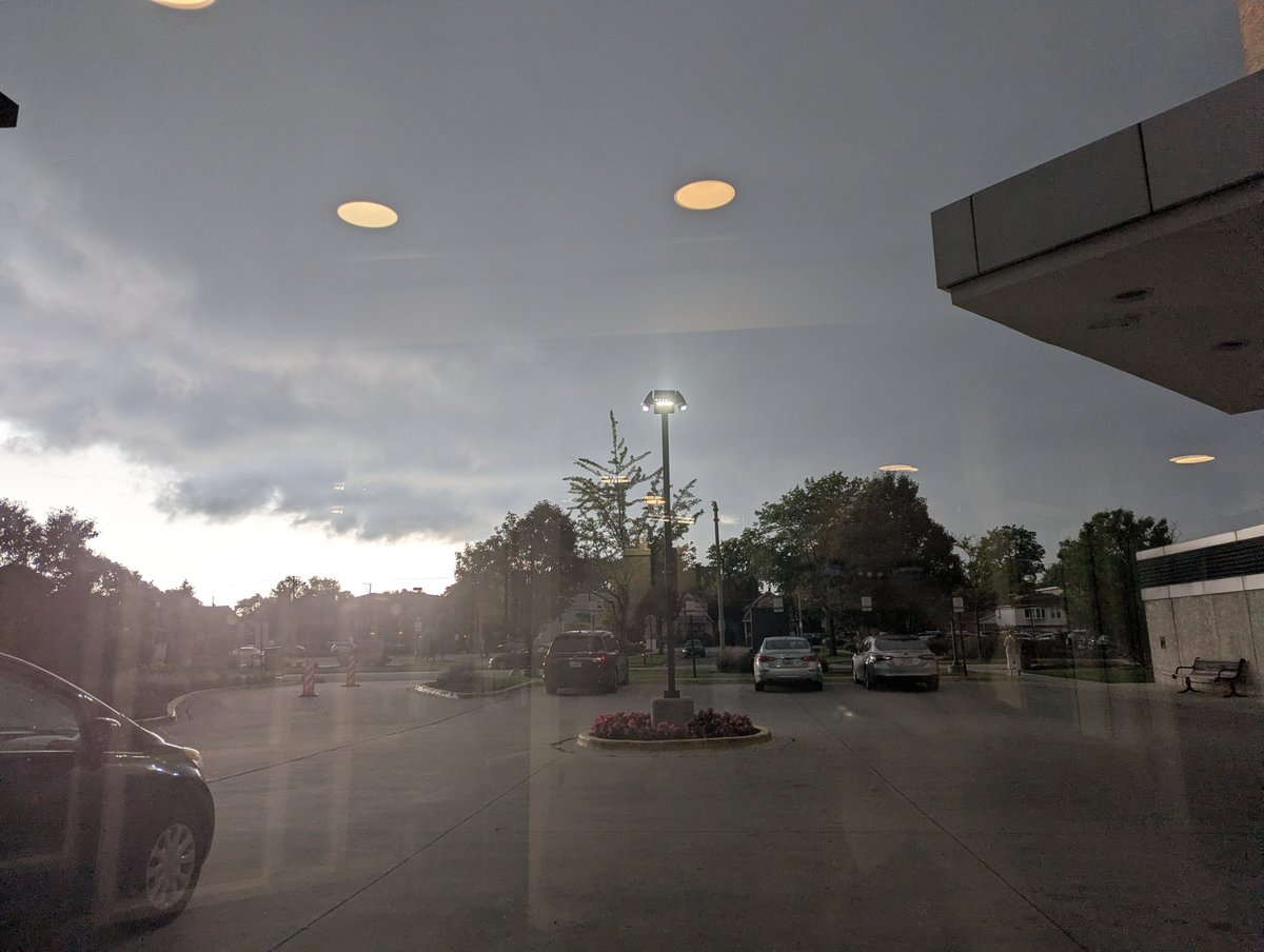 dalka's tweet photo. Oak Park IL next storm rolls in https://t.co/8lkVHxu1jM