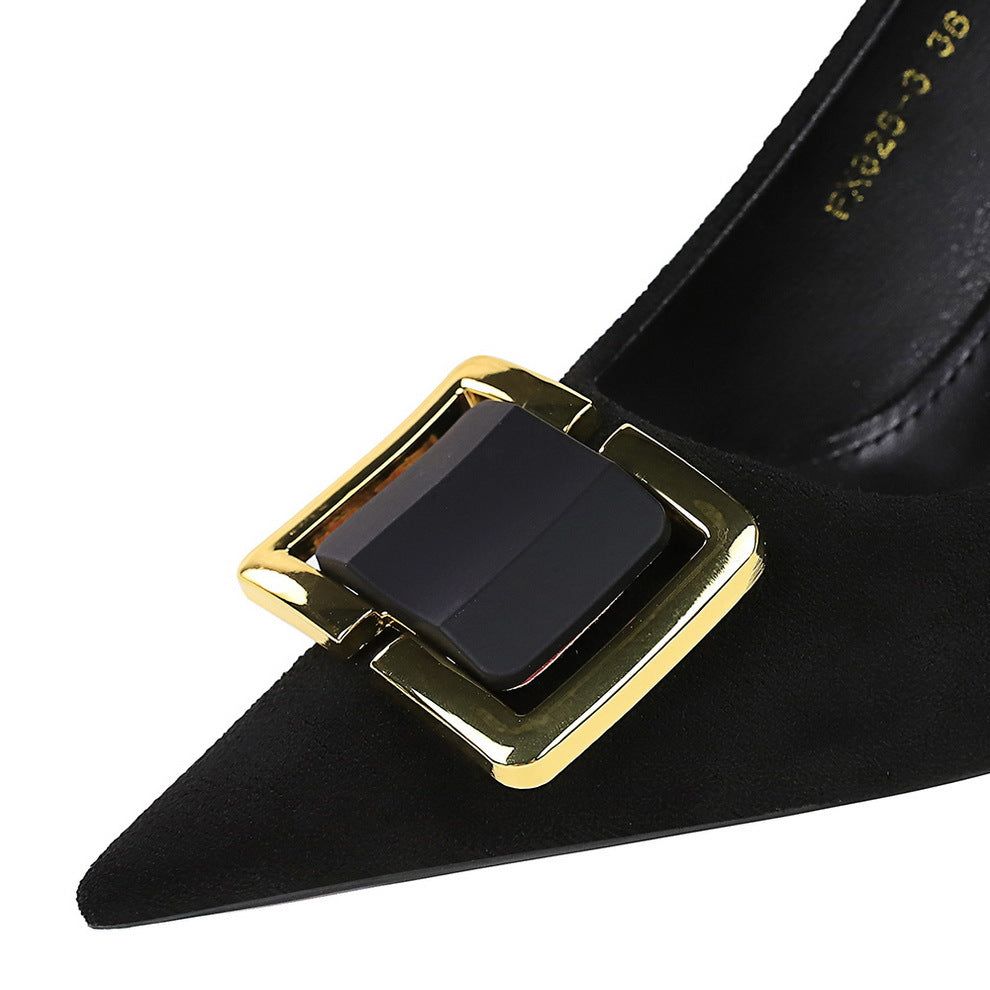 SarahExpressX's tweet photo. A sharp pointed-toe profile with a decorative buckle finish. These black suede-style stiletto heels offer a versatile look for formal or professional settings. View the product details online.

#SuedeHeels #StilettoHeels #BlackHeels #Off...…
https://t.co/fKZ2rAWYWs https://t.co/g6JUdA8twL