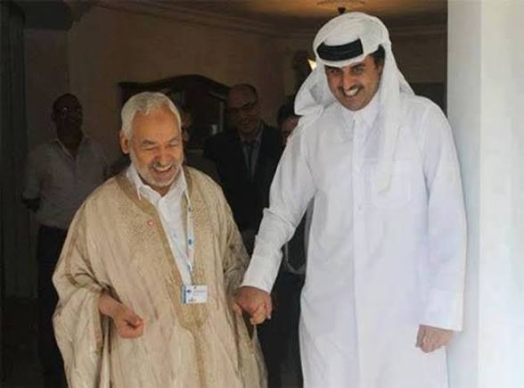 vivalalgerie7's tweet photo. دولة خليجية تمول حزبا تونسيا بالمليارات...مئات المليارات...وتمول حملات إنتخابية...وتمول توافقا بين حزبين تونسيين...وتمول جمعيات متنكرة في أهداف خيرية تضخ فيها مئات المليارات...وتمول قنوات ومواقع وصفحات...للتدخل في الشأن التونسي طيلة سنوات...وللتأثير في الانتخابات...وعندها لوبيات سياسية وحزبية في تونس تدافع عن مصالحها...وتشتري ولاء سياسيين ونواب وإعلاميين...!!!

ودولة إسلامية غير عربية تحكم حزبا تونسيا كان يحكم #تونس...ورئيسها يتعامل مع رئيس هذا الحزب كأحد أتباعه...وكان مقر هذا الحزب أقوى من سفارة تلك الدولة في الدفاع عن مصالحها في تونس...وأصبح جزء من إقتصادنا تحت سيطرتها...وتأوي عندها إرهابيين فارين من تونس يهددون أمنها القومي من هناك بالإشاعات والأخبار الزائفة...وظلت جاليتها السياسية في تونس تدافع عنها أكثر مما تدافع عن تونس...وكان مسؤولي الحزب يسافرون إلى تلك الدولة لمقابلة رئيسها باستمرار لاستشارته ومبايعته و هم في السلطة...دون أدنى إعتبار للسيادة الوطنية...!!!

كل ذلك لم يكن يزعجهم...ولم يروا فيه إستباحة للسيادة الوطنية...بل كانوا يدافعون عن ذلك بشراسة...طيلة سنوات طويلة...لأن مصالحهم المالية والسياسية تتطلب ذلك...ويستقوون على التوانسة بتلك الدول ماليا وسياسيا...واليوم نفس هؤلاء ومعهم أتباع فرنسا ولوبياتها في تونس...أزعجهم تحالف بين تونس و #الجزائر ضد الإرهاب...وتفعيل إتفاقية ممضاة بين الدولتين لمحاربة الارهاب...رغم أن تونس ليست أضعف من الإرهاب...وبفضل إستعلاماتها القوية وفرقها المختصة الجبارة سحقته من بنقردان إلى بنزرت...لكن هذا زمن التحالفات والتكتلات والاتفاقيات لمواجهة الأخطار والمؤامرات وخطر الإرها.ب...!!!

همهم ليس السيادة فقد كانت ضحية عبثهم منذ سنوات...ومشكلتهم ليست الاتفاقية فقد حاولوا سابقا بيع تونس باتفاقيات مخزية...إنهم يتمنون إنهيار تونس بالإرهاب أو الإفلاس أو الحرائق أو الفوضى أو الدم...لتسقط السلطة بين أيديهم كغنيمة...تلك هي أهدافهم وغاياتهم...!!!

[Samir Elwafi]
