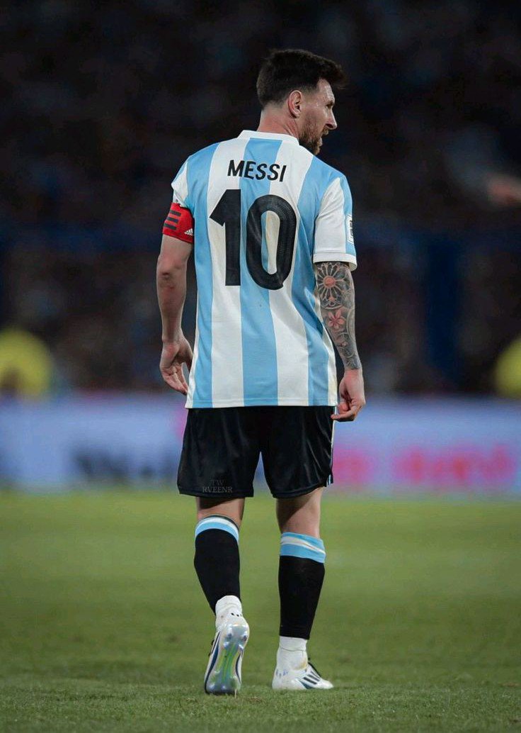 FullyMessi8_'s tweet photo. Messi es un goleador con:
-418 asistencias
-2107 pases claves
-601 grandes ocasiones creadas
-5 premios a mejor creador de juego

Messi es un creador de juego con:
-919 goles
-6 botas de oro
-9 pichichis de Liga
-6 pichichis de champions

El jugador más completo de la historia. https://t.co/xKK3Ndi0OI
