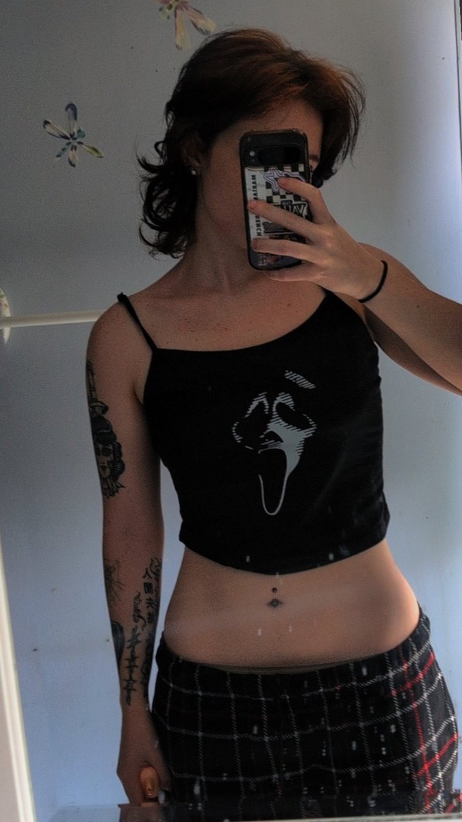 3denS1ns's tweet photo. my favorite crop top <3 
.
#ftm #femboy #nsfwacc https://t.co/no2xoS2geF