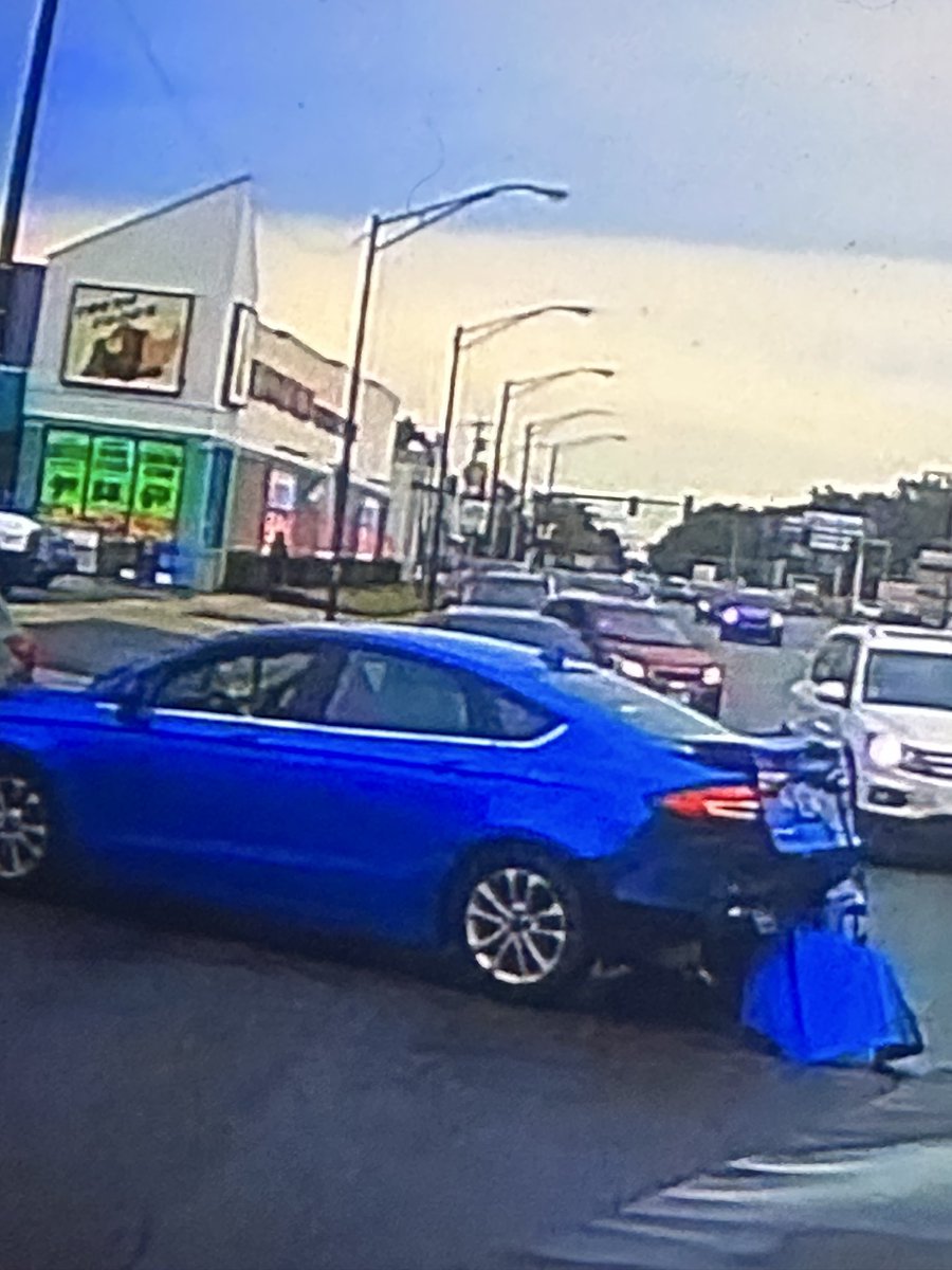 PatriotsRBest12's tweet photo. @KiuiAirica In case the video got lost in the reply messages here it is. And you can see how the rear end matches so definitely same car. Looks like she was smoking something while driving. https://t.co/UnEBW44pSg