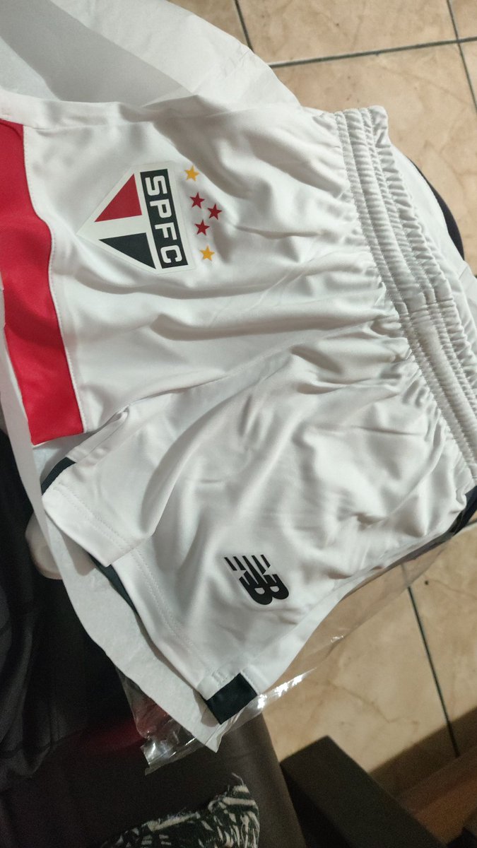 Tavares_K's tweet photo. Presente para meu sobrinho -neto q vai fazer 3 anos ❤️ @SaoPauloFC @SAOStoreOficial https://t.co/HmHuyswgPc
