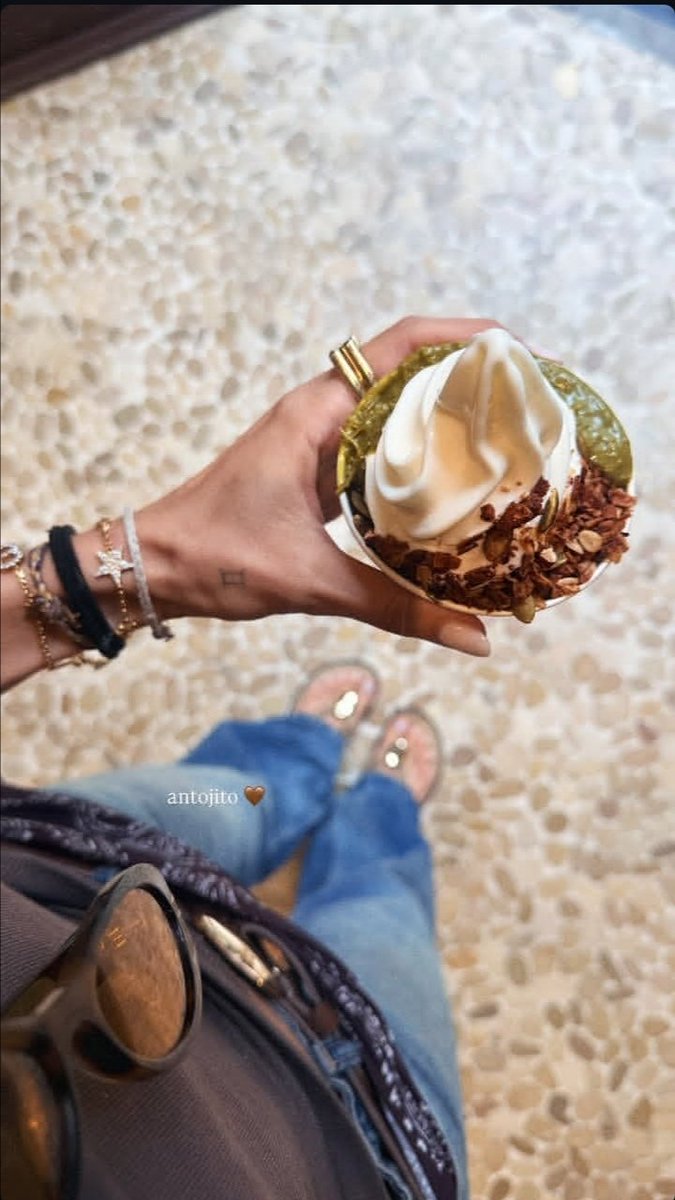 Rakel595nlc's tweet photo. Q pintaza de🍦😋#CrisPorta27Jl #TeamPorta https://t.co/DV7sYVHiVM