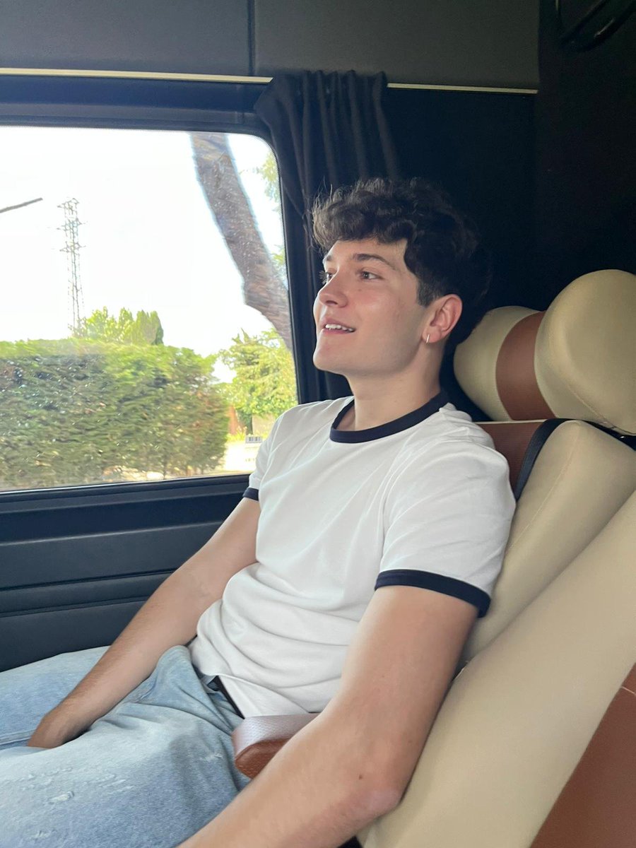 Dreams_MyA17's tweet photo. Voto para que #Rayitodeluz de #JaviCrespo y @paulakoops sea #N1Canalfiesta31 en @canalfiesta con @dominguezja 🌞⚡ https://t.co/29p2J8D0qy