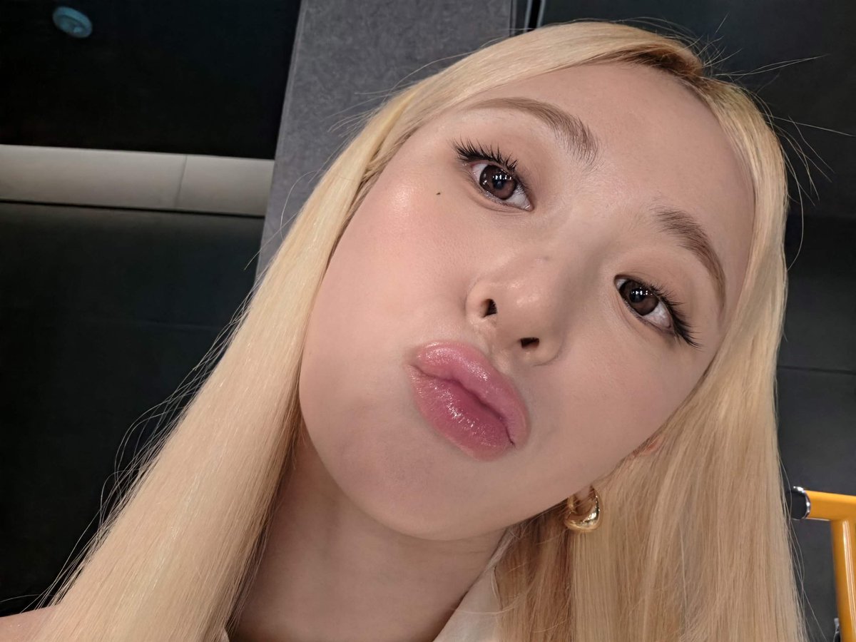 1justfaces1's tweet photo. 𝐘 𝐔 𝐍 𝐉 𝐈 𝐍 🎭 https://t.co/Tut5Gd3UrA