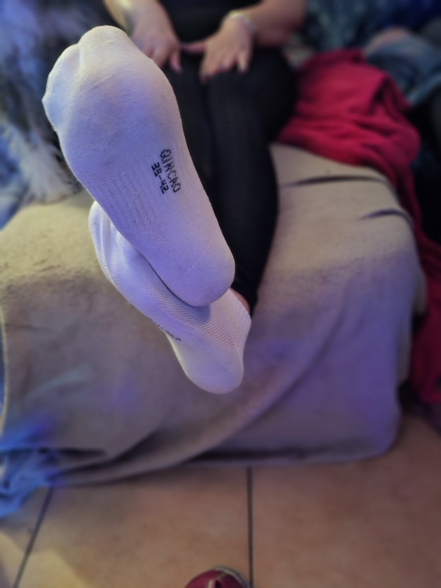 RoxyFed3r's tweet photo. Einen tag getragen, ich dachte es wäre schlimmer^^ Wer möchte das ich Sie noch einen Tag trage am Fuß?
#modelssecret
#feet
#socks https://t.co/a7erJQZ99Q
