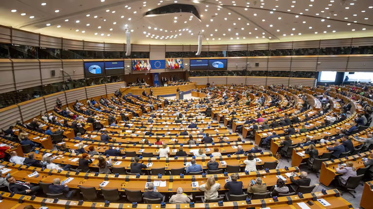 76Mann's tweet photo. Erstattet das EU-Parlament private Reisen von Abgeordneten? https://t.co/tp9yhPvF7a via @RND_de https://t.co/uxqQvMYe6I