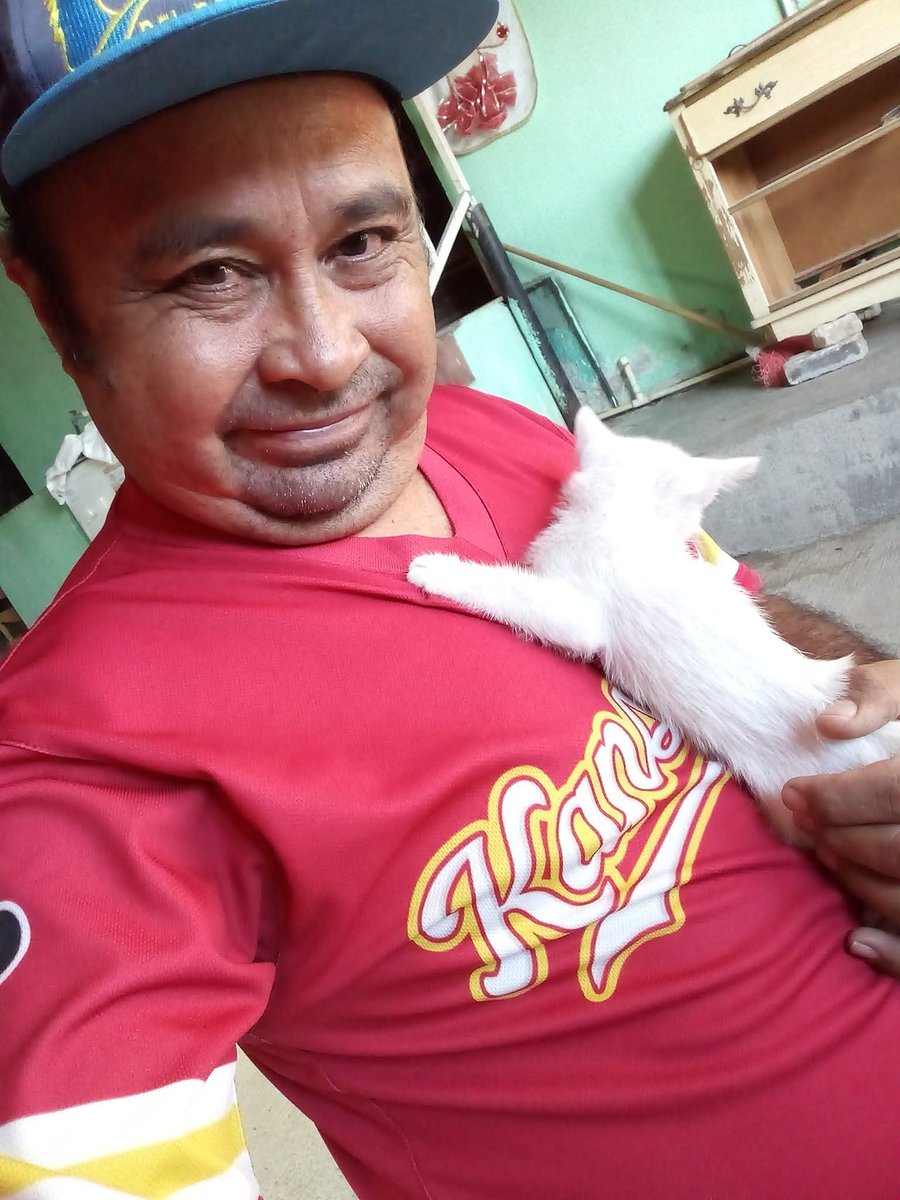 JorgeJaime_1's tweet photo. Necesitamos alimento húmedo para perritos  y para gatitos productos de limpieza y de paso unos sueros para mi que el calor esta muy feo yo quiero empeñar  mi cel pero no tengo mi credencial se  me perdió ( triste pero mañana Dios proveerá siempre llegara un mejor mañana) https://t.co/Qxffkc0LH0