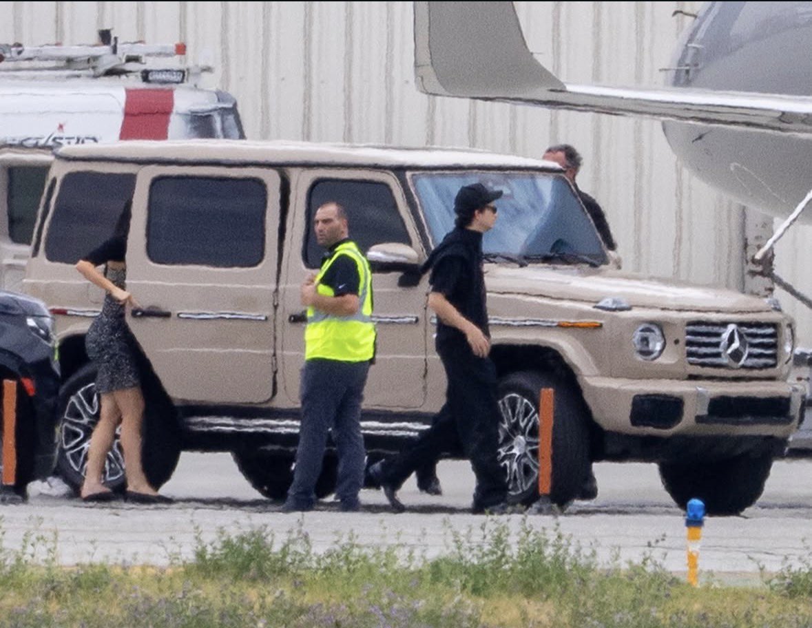 des179854's tweet photo. kylie and timmy going to san diego yesterday https://t.co/CRXb41BPwq