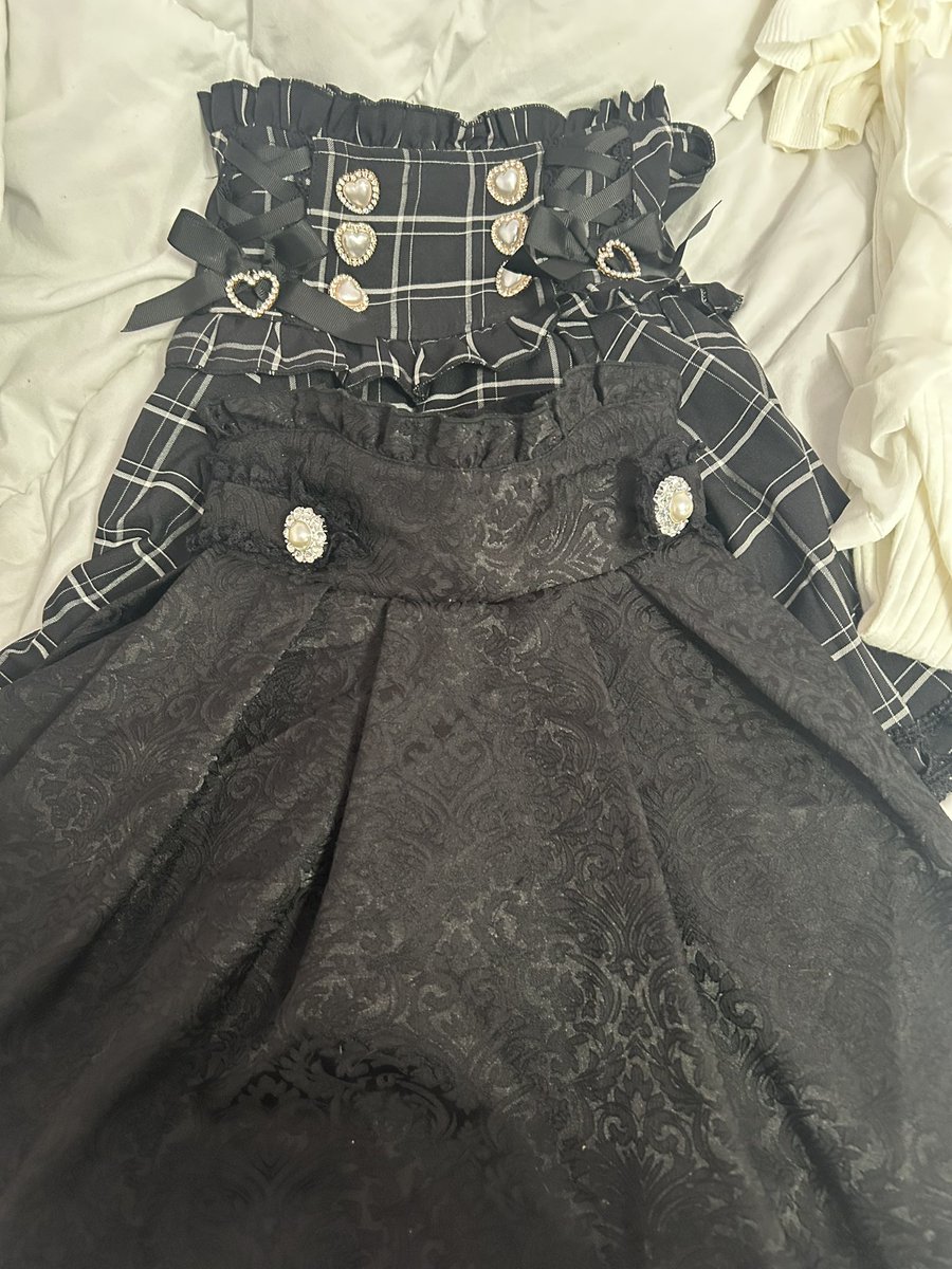 EvilestFaggot's tweet photo. Noemi and Liz lisa skirts that I love https://t.co/SLrxe1NkTe