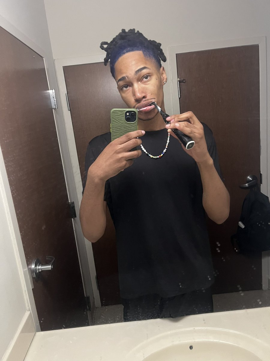jaephilic's tweet photo. welcome, this is me btw 🧍🏽‍♂️ https://t.co/OWBXIiAlBe