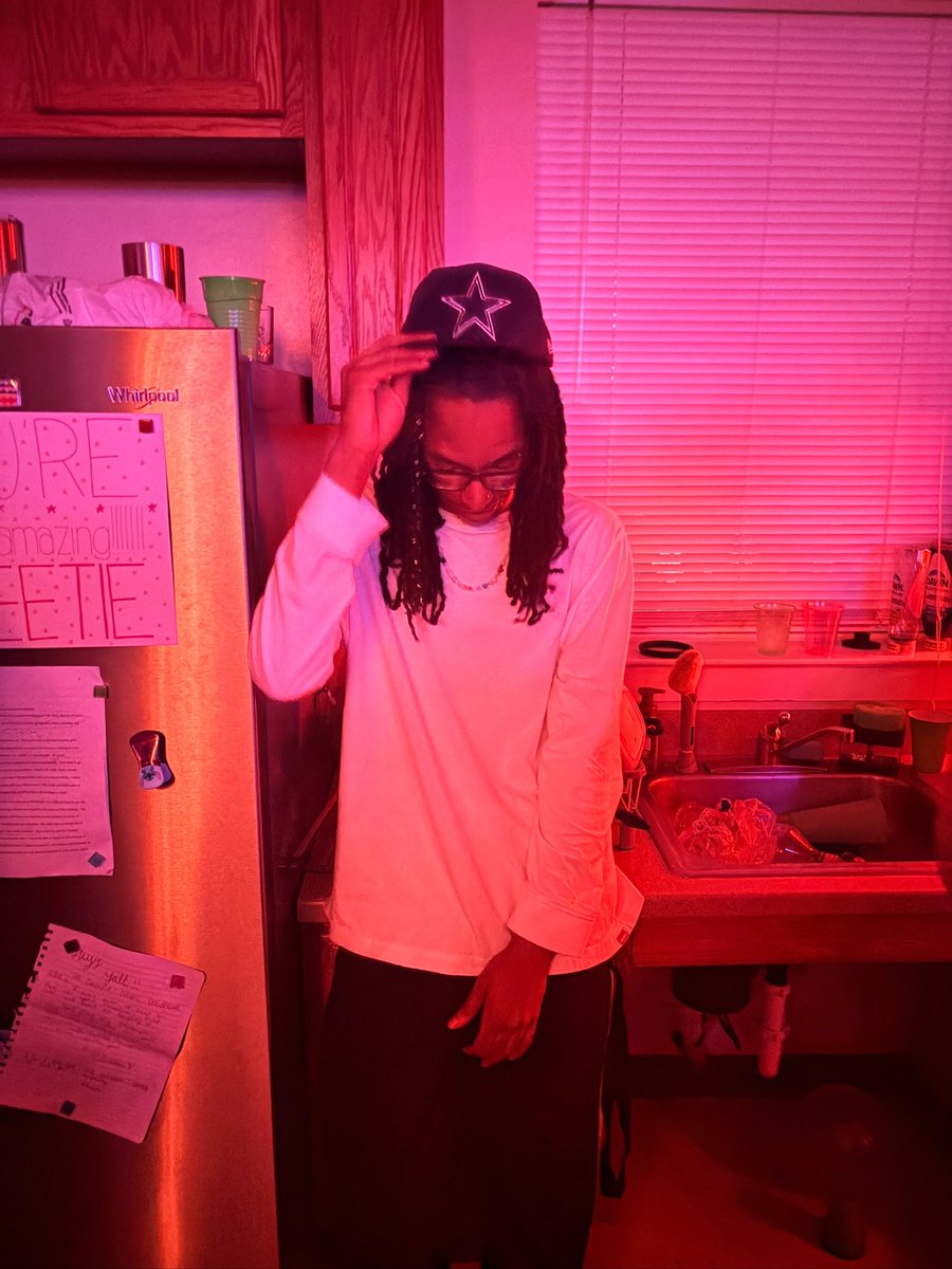 jaephilic's tweet photo. welcome, this is me btw 🧍🏽‍♂️ https://t.co/OWBXIiAlBe