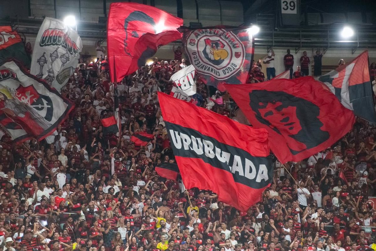 ubzoficial's tweet photo. De todos os ângulos, mais imagens da festa de ontem. A #CulturadeArquibancada vive!

📸 @delmirojunior | @sallesfotografia | @yancasalvador | @jurbclicks

#URUBUZADA 
#DefensoresdoManto 
#UBZ20anos https://t.co/oTKHKNbLRi